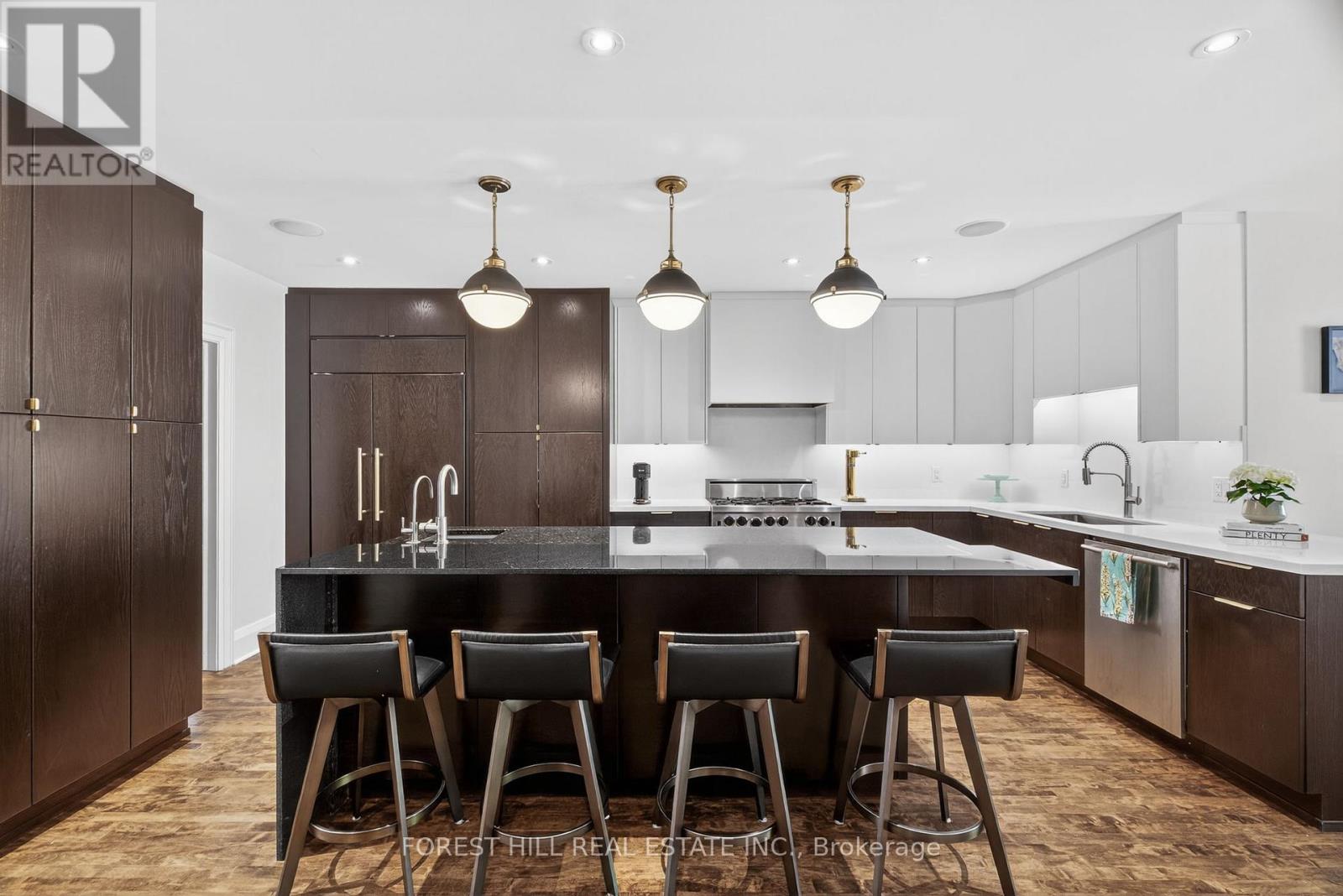 82 Pinewood Avenue, Toronto (Humewood-Cedarvale), Ontario  M6C 2V1 - Photo 12 - C12212193