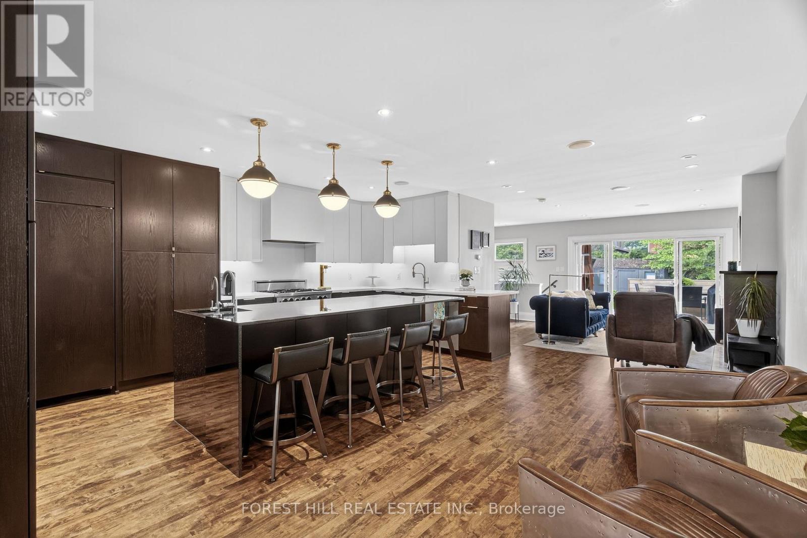 82 Pinewood Avenue, Toronto (Humewood-Cedarvale), Ontario  M6C 2V1 - Photo 13 - C12212193
