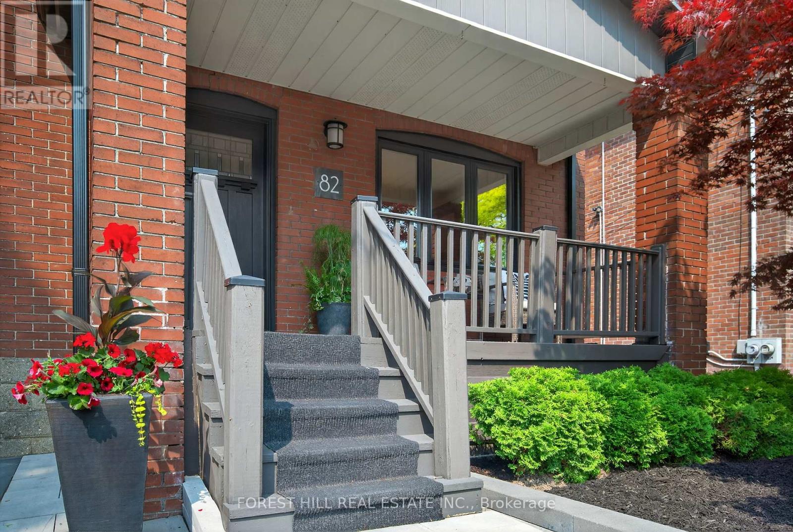 82 Pinewood Avenue, Toronto (Humewood-Cedarvale), Ontario  M6C 2V1 - Photo 3 - C12212193
