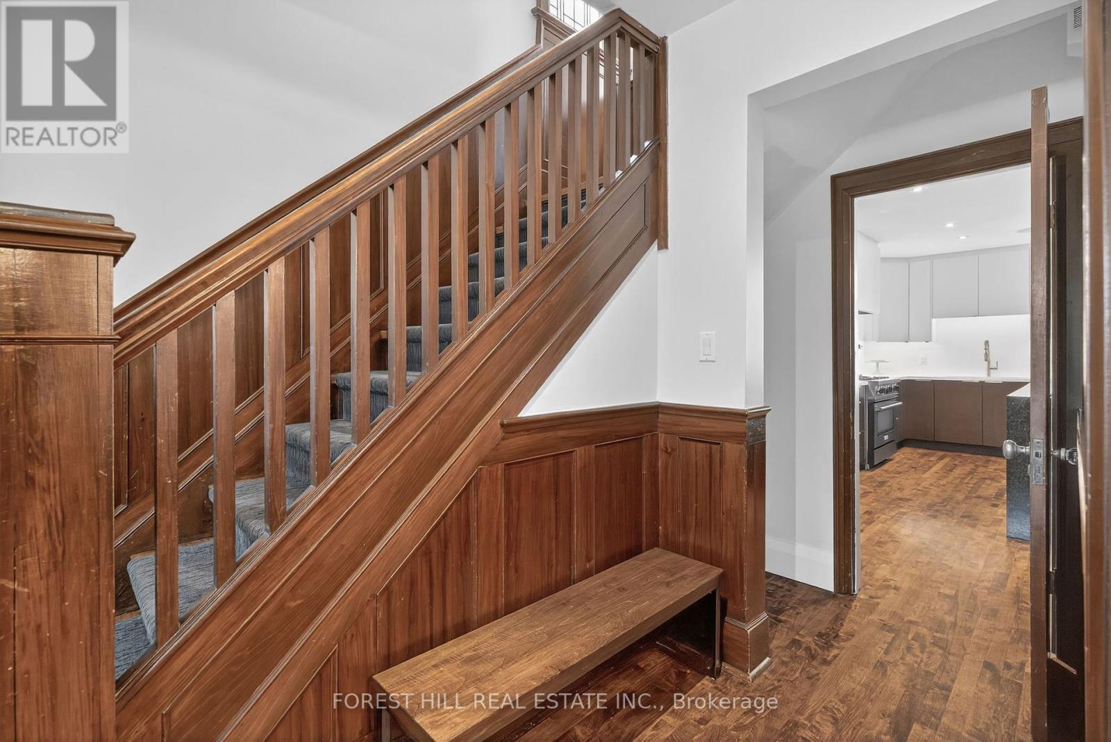 82 Pinewood Avenue, Toronto (Humewood-Cedarvale), Ontario  M6C 2V1 - Photo 5 - C12212193