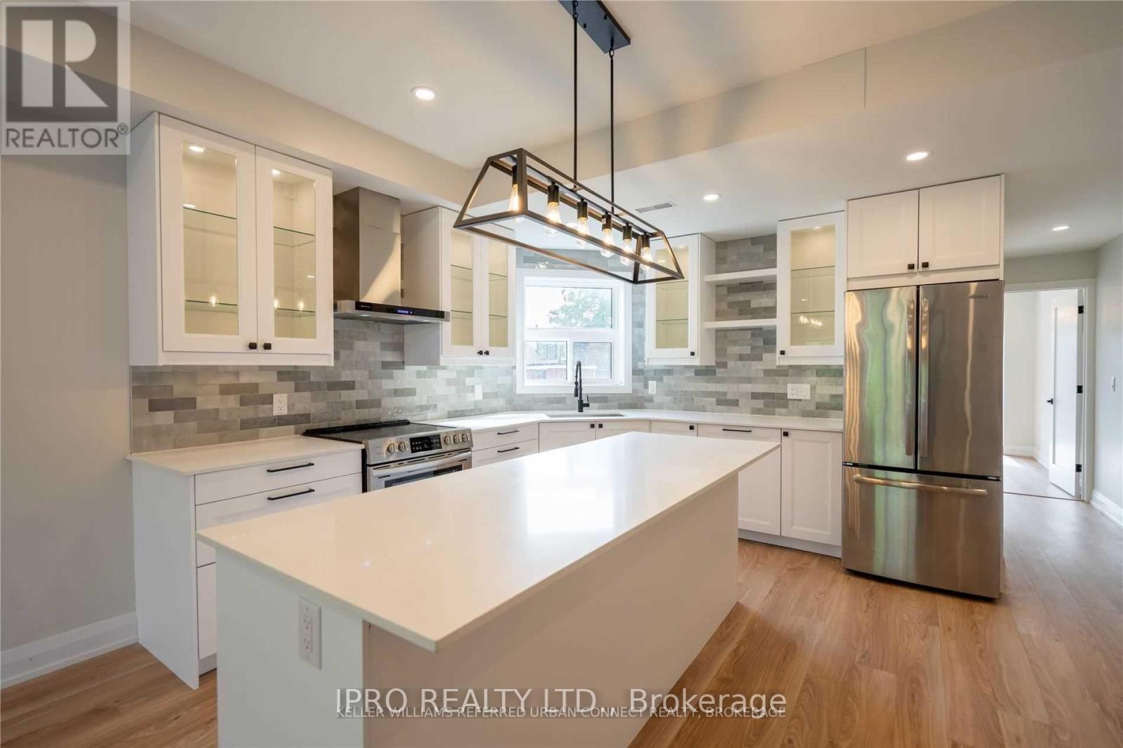 UPPER UNIT - 12 MONTROSE AVENUE, Toronto, Ontario
