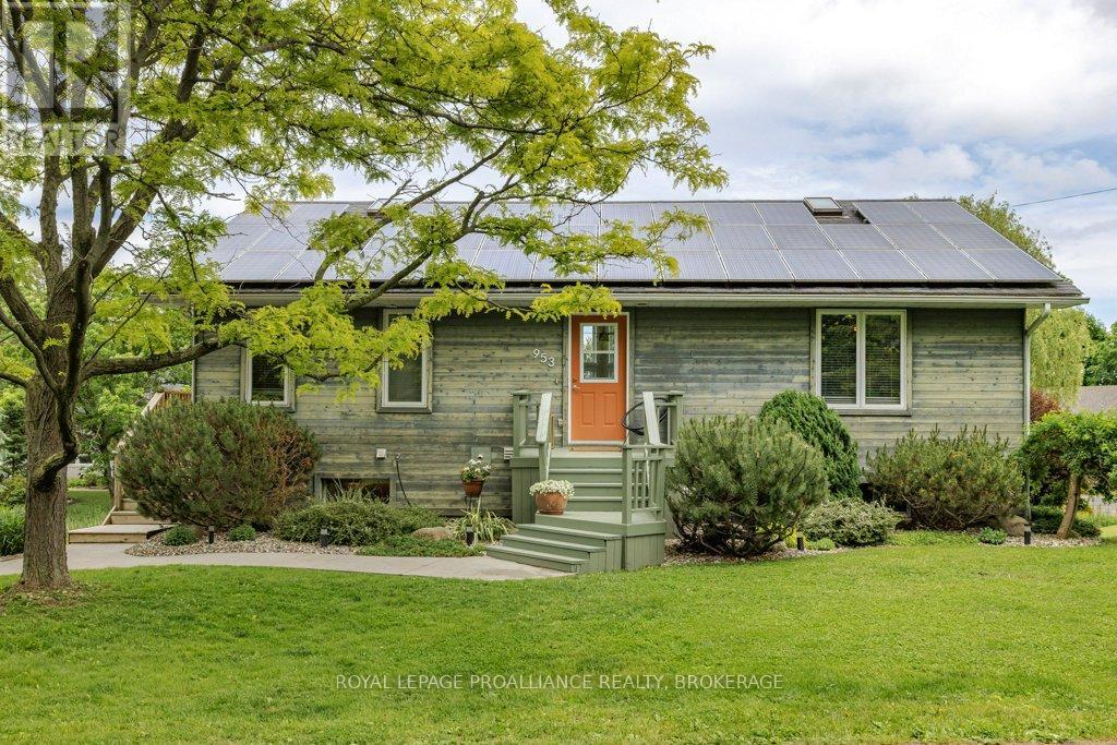953 Cottage Farms Road, Kingston, Ontario  K7L 4V1 - Photo 2 - X12212231