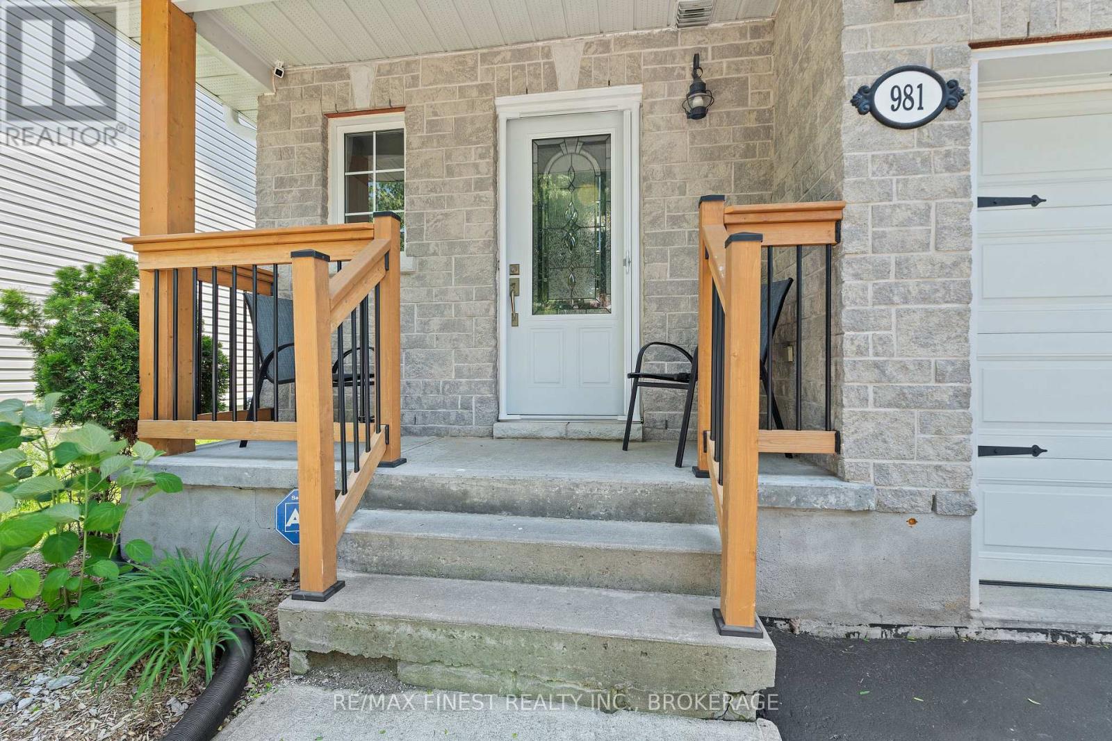 981 Rainbow Crescent, Kingston (Kingston East (Incl Barret Crt)), Ontario  K7K 7J3 - Photo 3 - X12212294