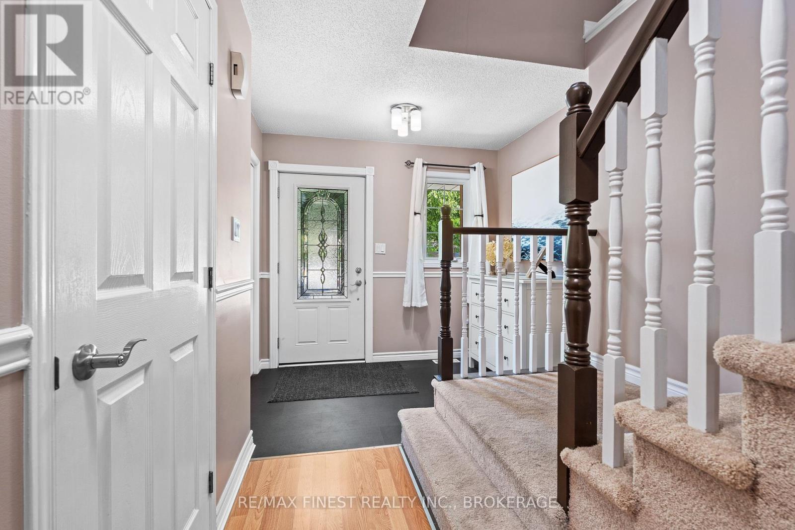 981 Rainbow Crescent, Kingston (Kingston East (Incl Barret Crt)), Ontario  K7K 7J3 - Photo 4 - X12212294