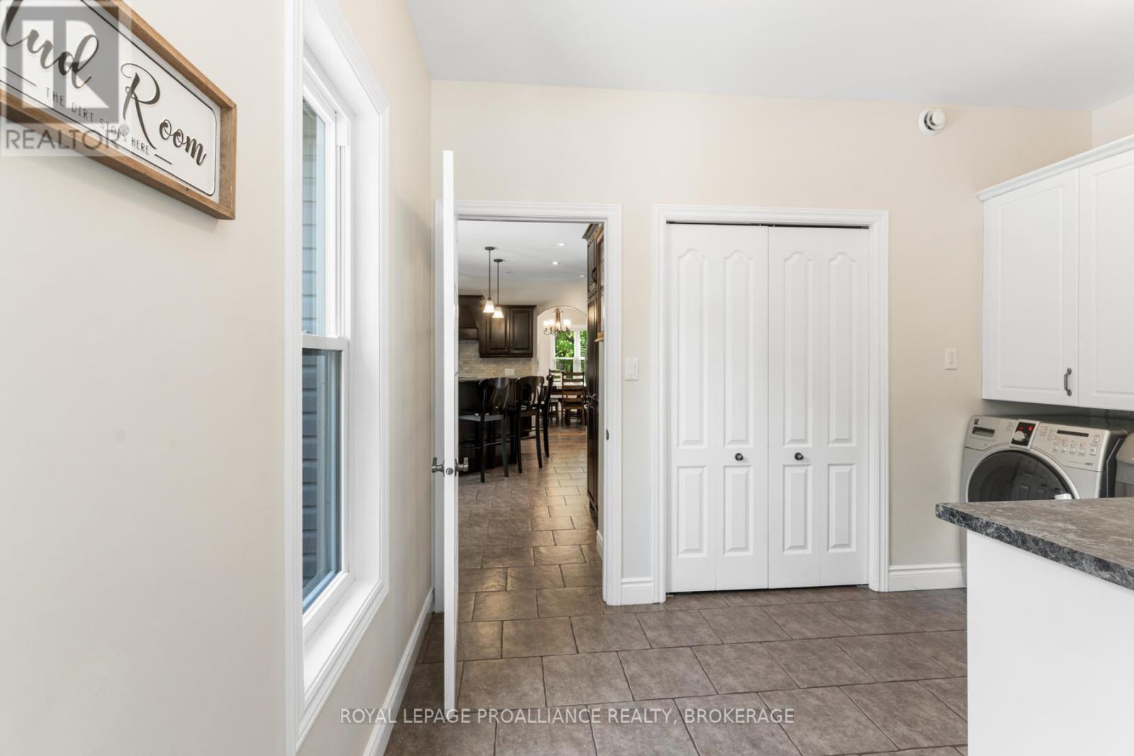 10 Owen Avenue, Front Of Leeds & Seeleys Bay, Ontario  K7G 2V4 - Photo 15 - X12212314