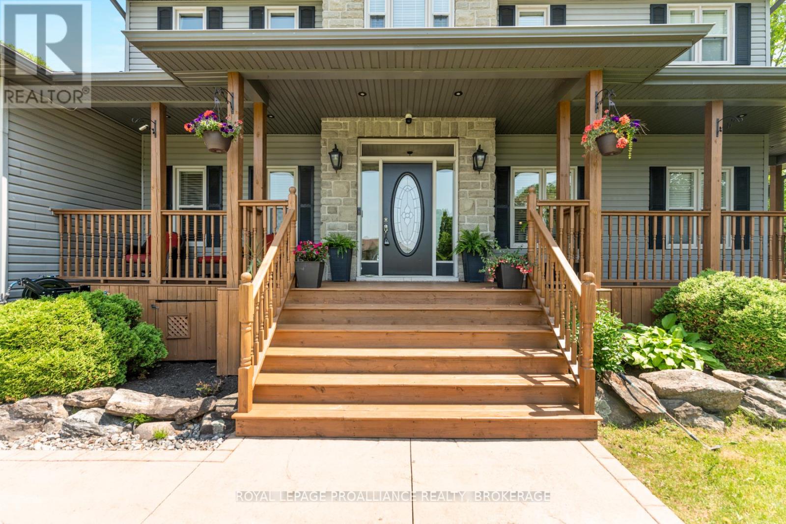 10 Owen Avenue, Front Of Leeds & Seeleys Bay, Ontario  K7G 2V4 - Photo 3 - X12212314