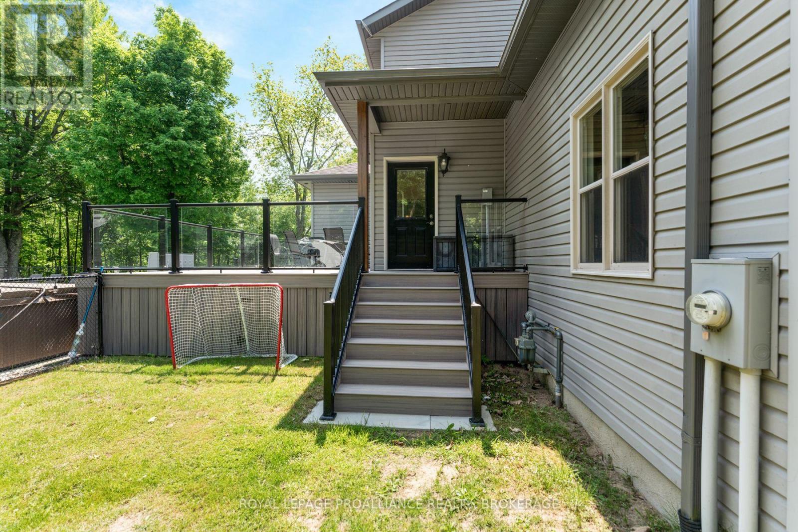 10 Owen Avenue, Front Of Leeds & Seeleys Bay, Ontario  K7G 2V4 - Photo 37 - X12212314