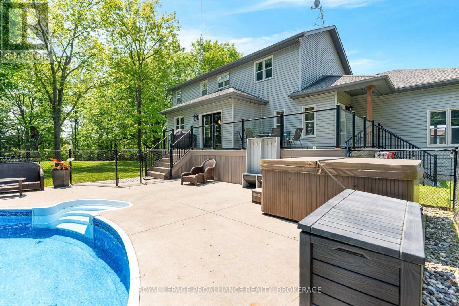 10 Owen Avenue, Front Of Leeds & Seeleys Bay, Ontario  K7G 2V4 - Photo 43 - X12212314