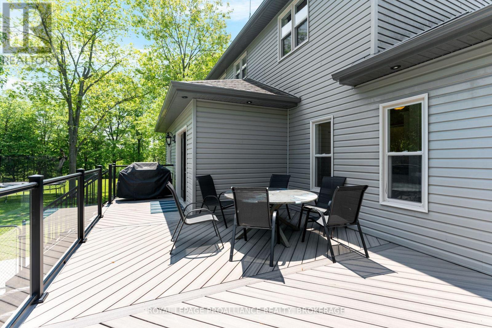 10 Owen Avenue, Front Of Leeds & Seeleys Bay, Ontario  K7G 2V4 - Photo 44 - X12212314