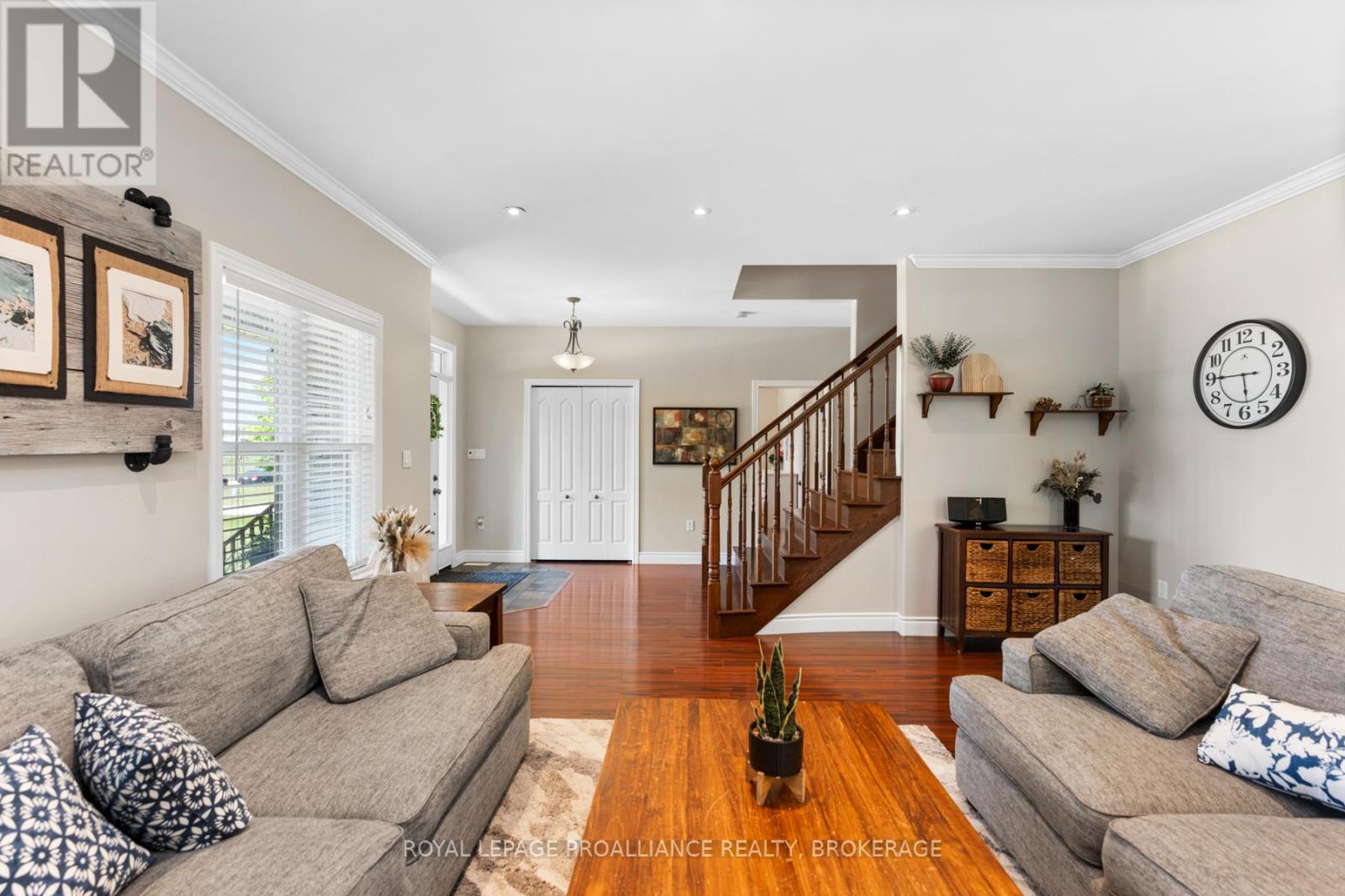 10 Owen Avenue, Front Of Leeds & Seeleys Bay, Ontario  K7G 2V4 - Photo 5 - X12212314