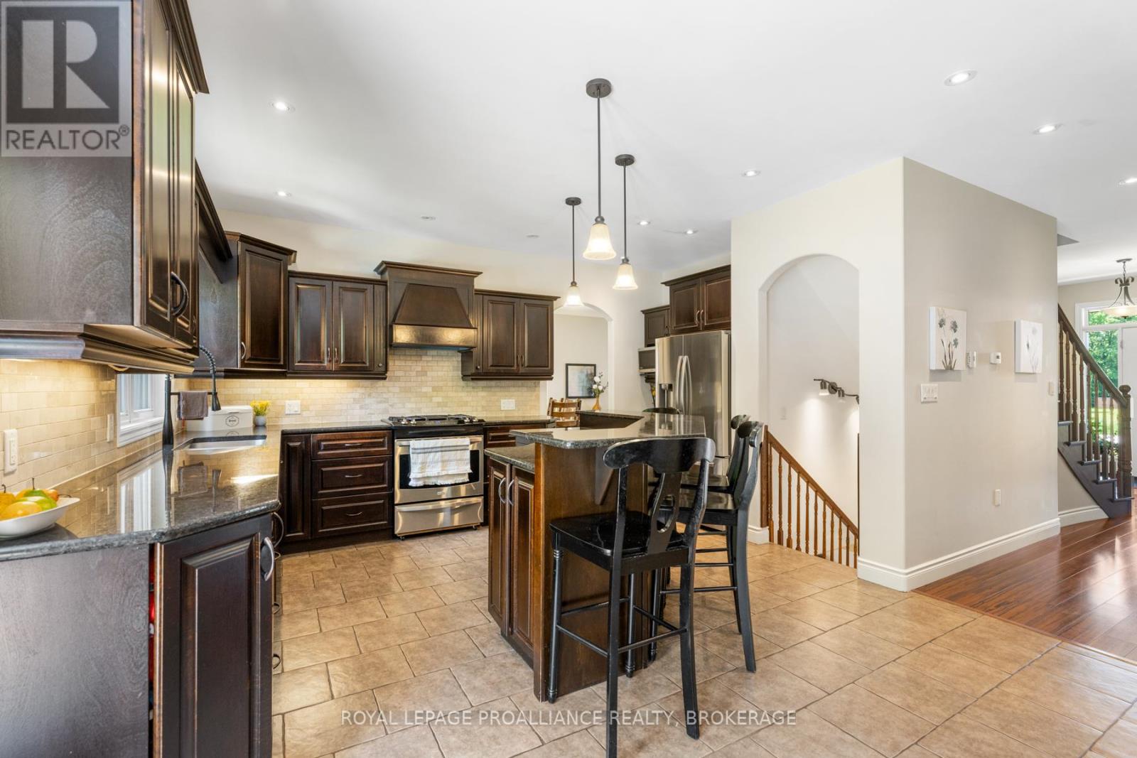 10 Owen Avenue, Front Of Leeds & Seeleys Bay, Ontario  K7G 2V4 - Photo 8 - X12212314