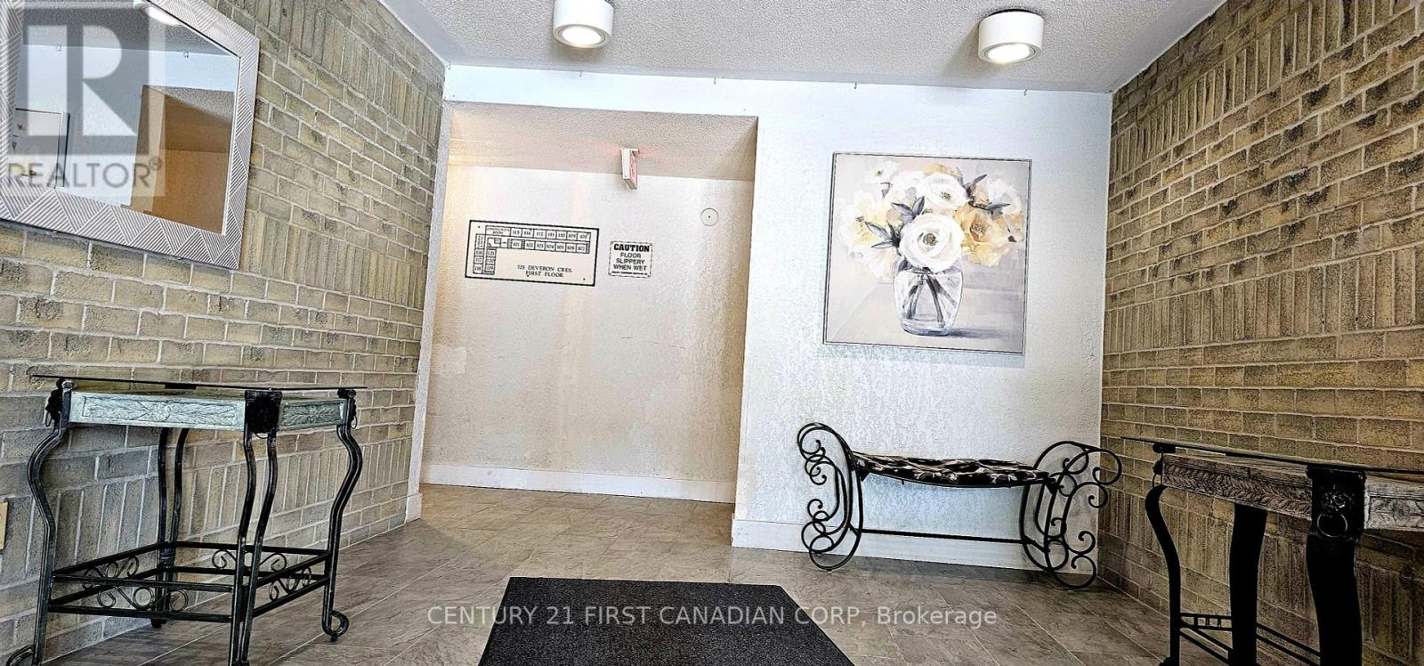 120 - 725 Deveron Crescent, London South, Ontario  N5Z 4X3 - Photo 3 - X12212245