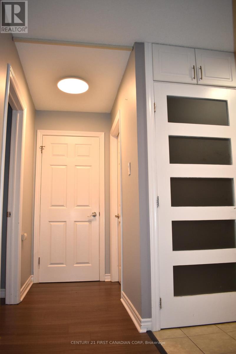 120 - 725 Deveron Crescent, London South, Ontario  N5Z 4X3 - Photo 5 - X12212245