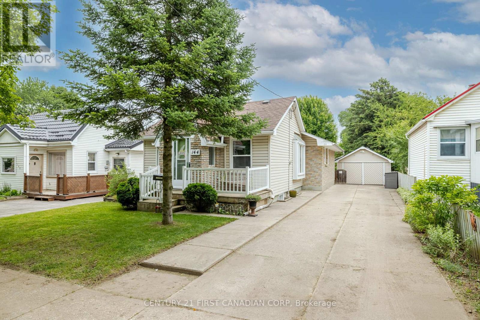 Photo 3 of 49 for 144 Emerson Avenue