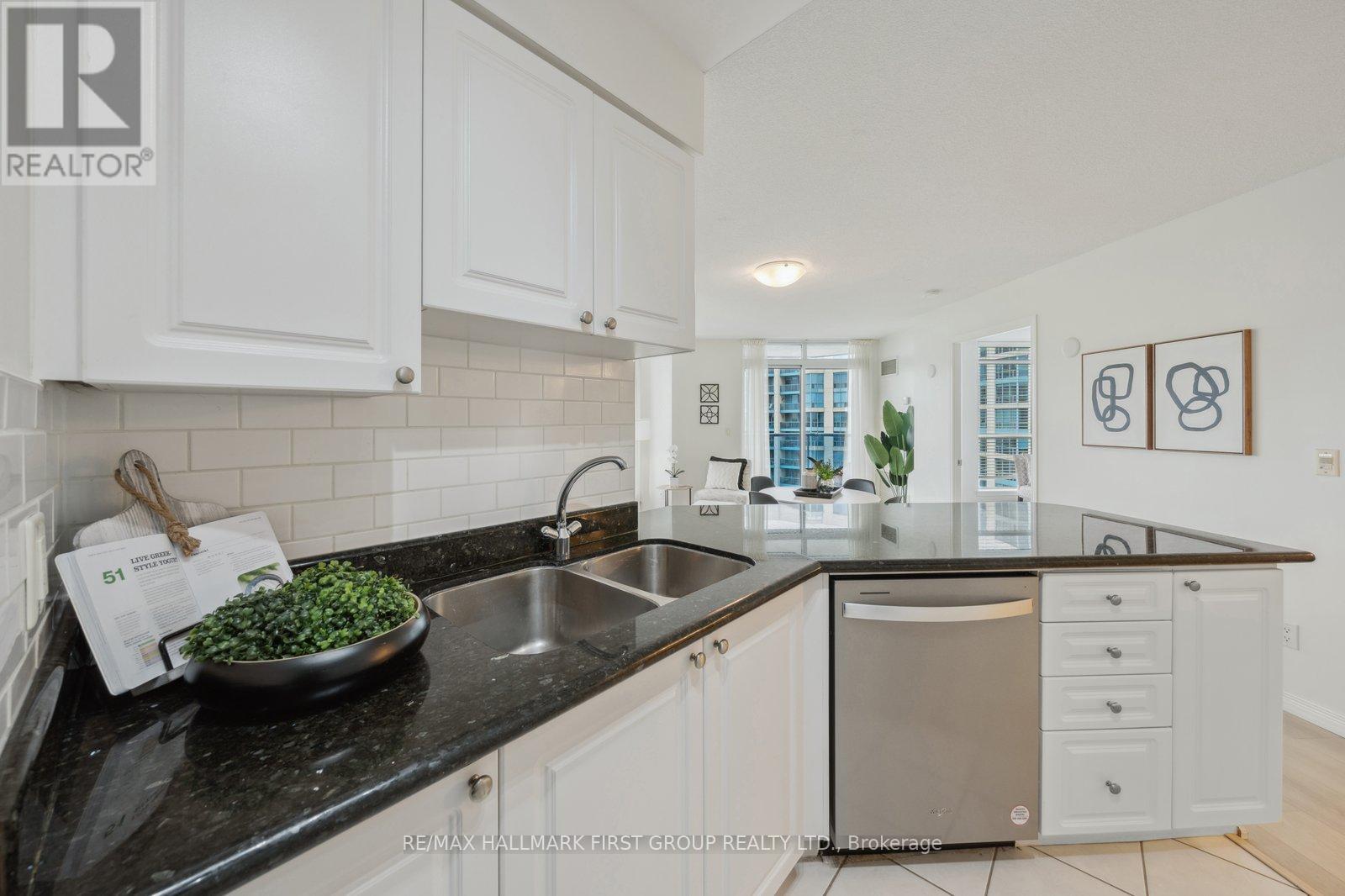 817 - 340 Watson Street W, Whitby, Ontario  L1N 9G1 - Photo 15 - E12212129