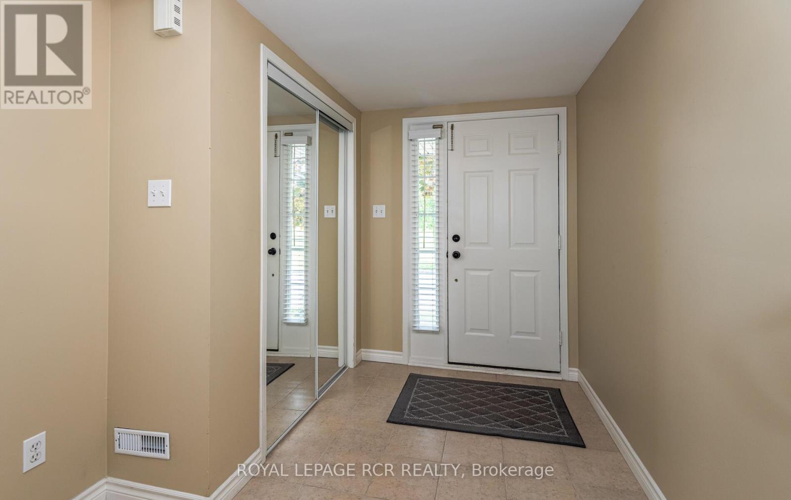 22 Sandelwood Court, Aurora (Bayview Wellington), Ontario  L4G 7M9 - Photo 3 - N12212007
