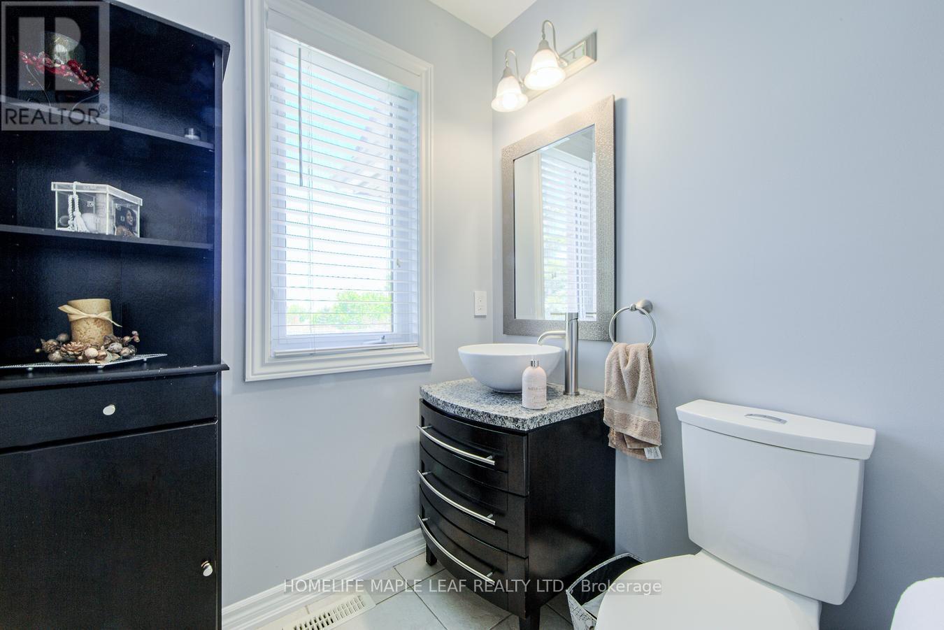 37 Saint Avenue, Bradford West Gwillimbury, Ontario  L3Z 3E6 - Photo 24 - N12212041