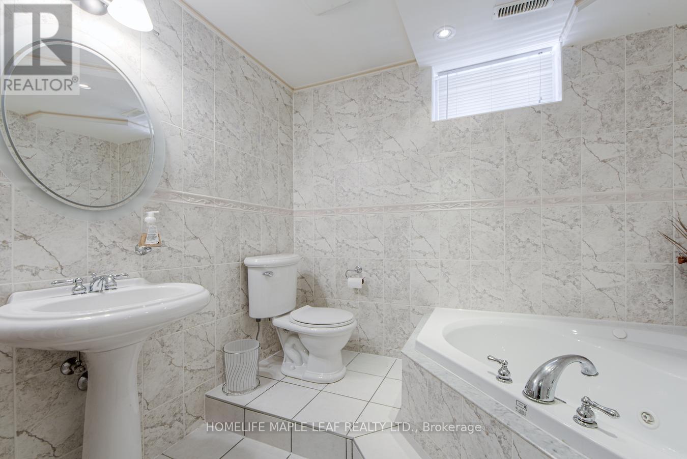 37 Saint Avenue, Bradford West Gwillimbury, Ontario  L3Z 3E6 - Photo 43 - N12212041
