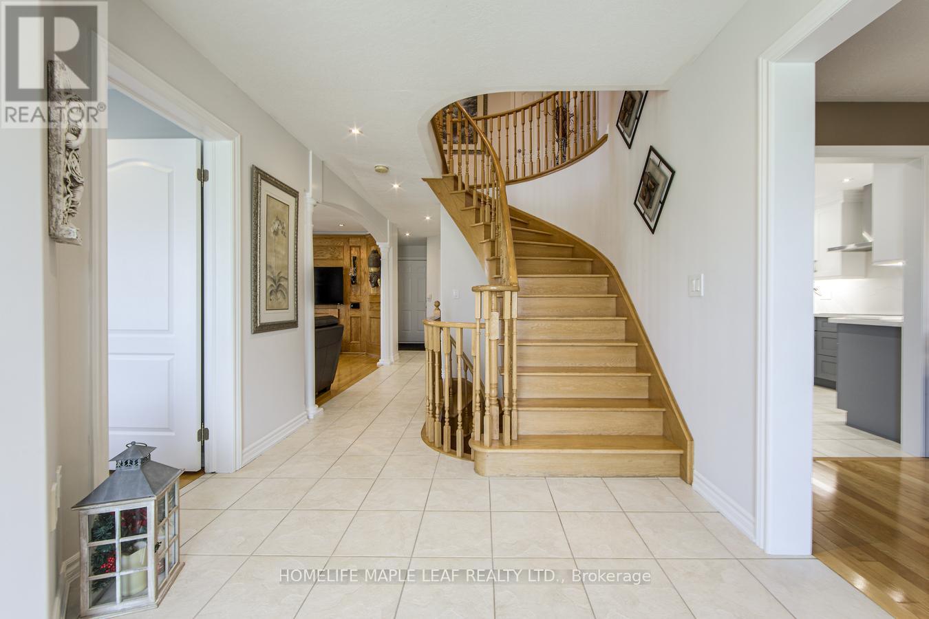 37 Saint Avenue, Bradford West Gwillimbury, Ontario  L3Z 3E6 - Photo 8 - N12212041