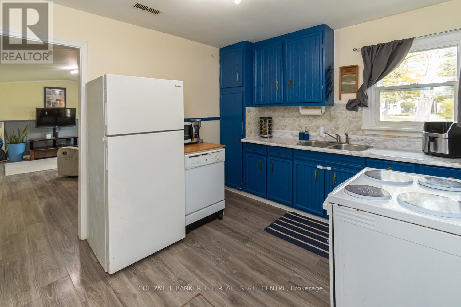 119 Elizabeth Street, Essa, Ontario  L0M 1B0 - Photo 2 - N12212092