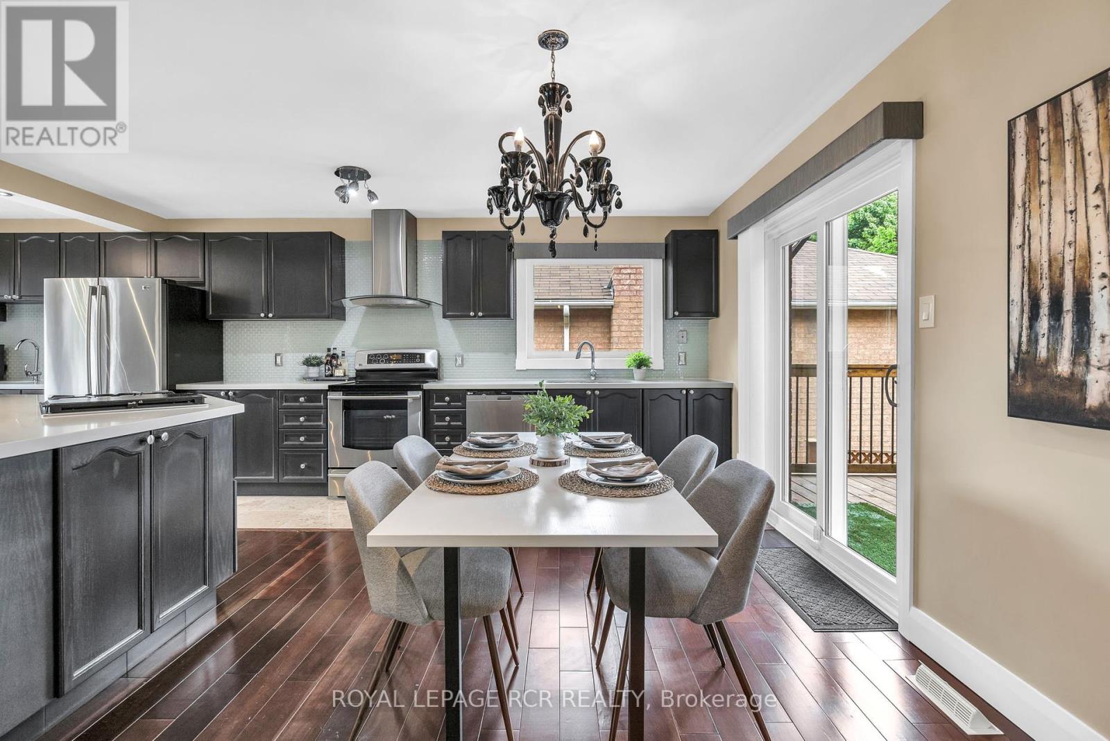 6 Compton Crescent, Bradford West Gwillimbury (Bradford), Ontario  L3Z 2X5 - Photo 11 - N12212093