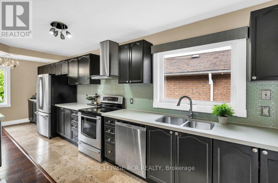 6 Compton Crescent, Bradford West Gwillimbury (Bradford), Ontario  L3Z 2X5 - Photo 14 - N12212093