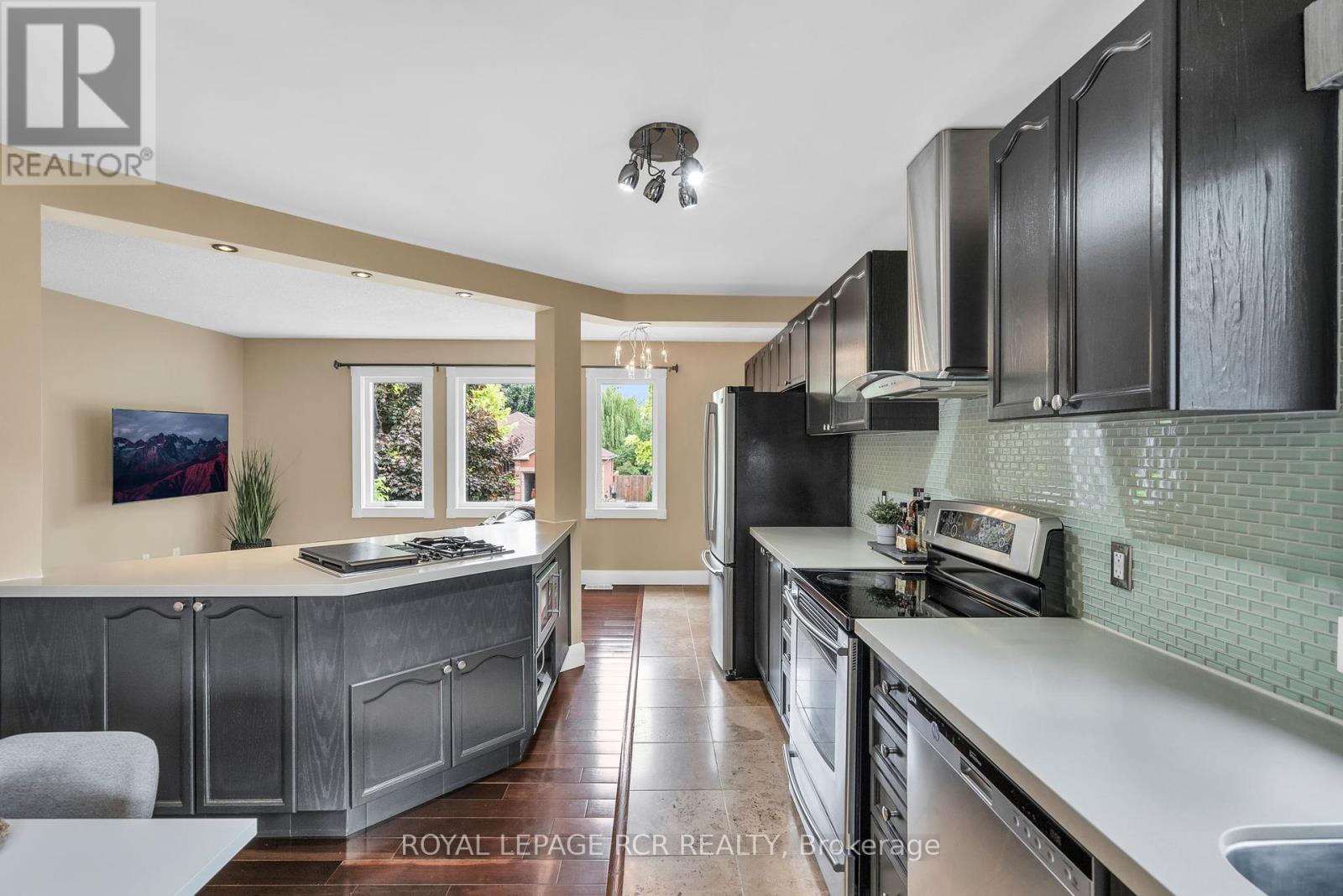 6 Compton Crescent, Bradford West Gwillimbury (Bradford), Ontario  L3Z 2X5 - Photo 15 - N12212093