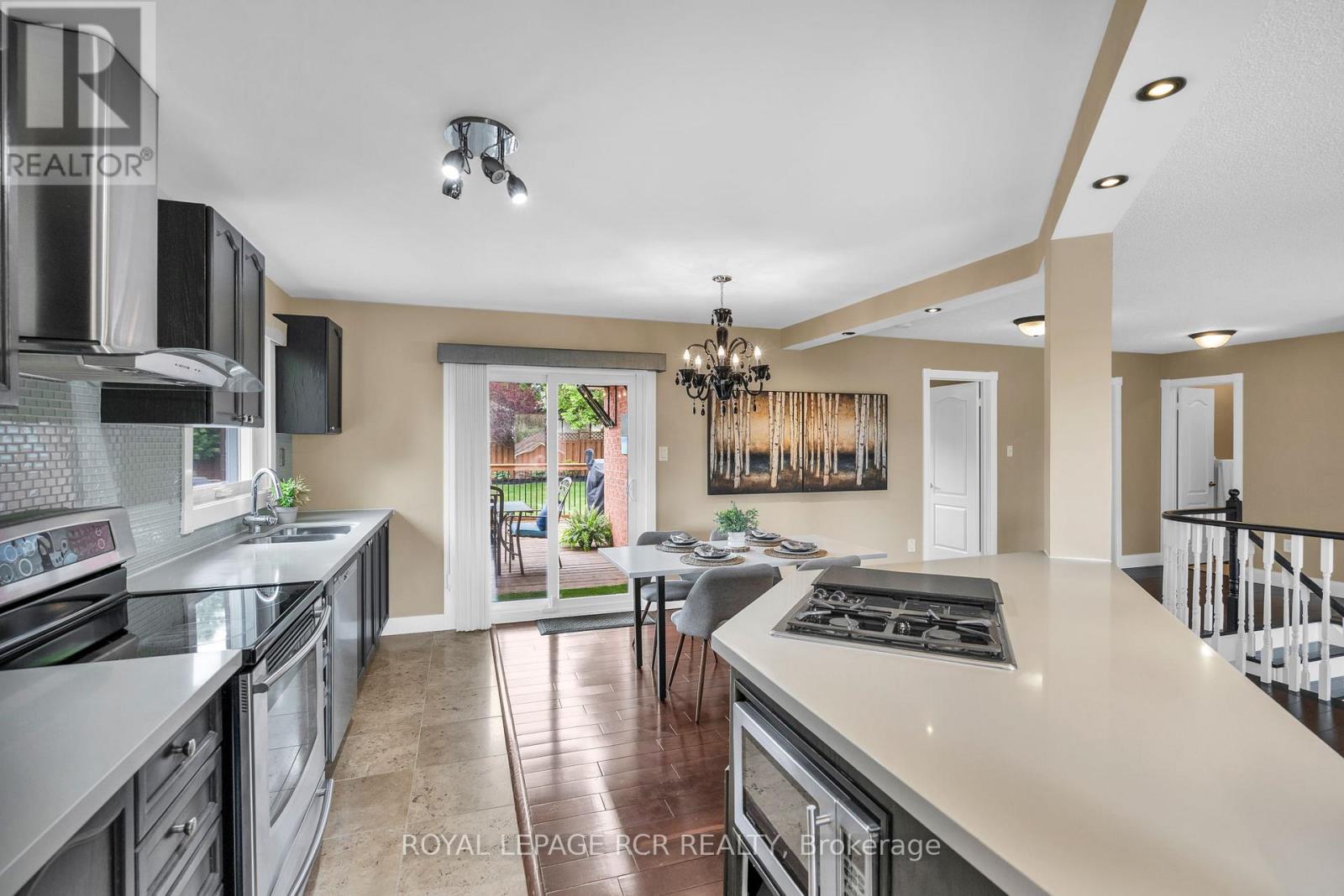 6 Compton Crescent, Bradford West Gwillimbury (Bradford), Ontario  L3Z 2X5 - Photo 16 - N12212093