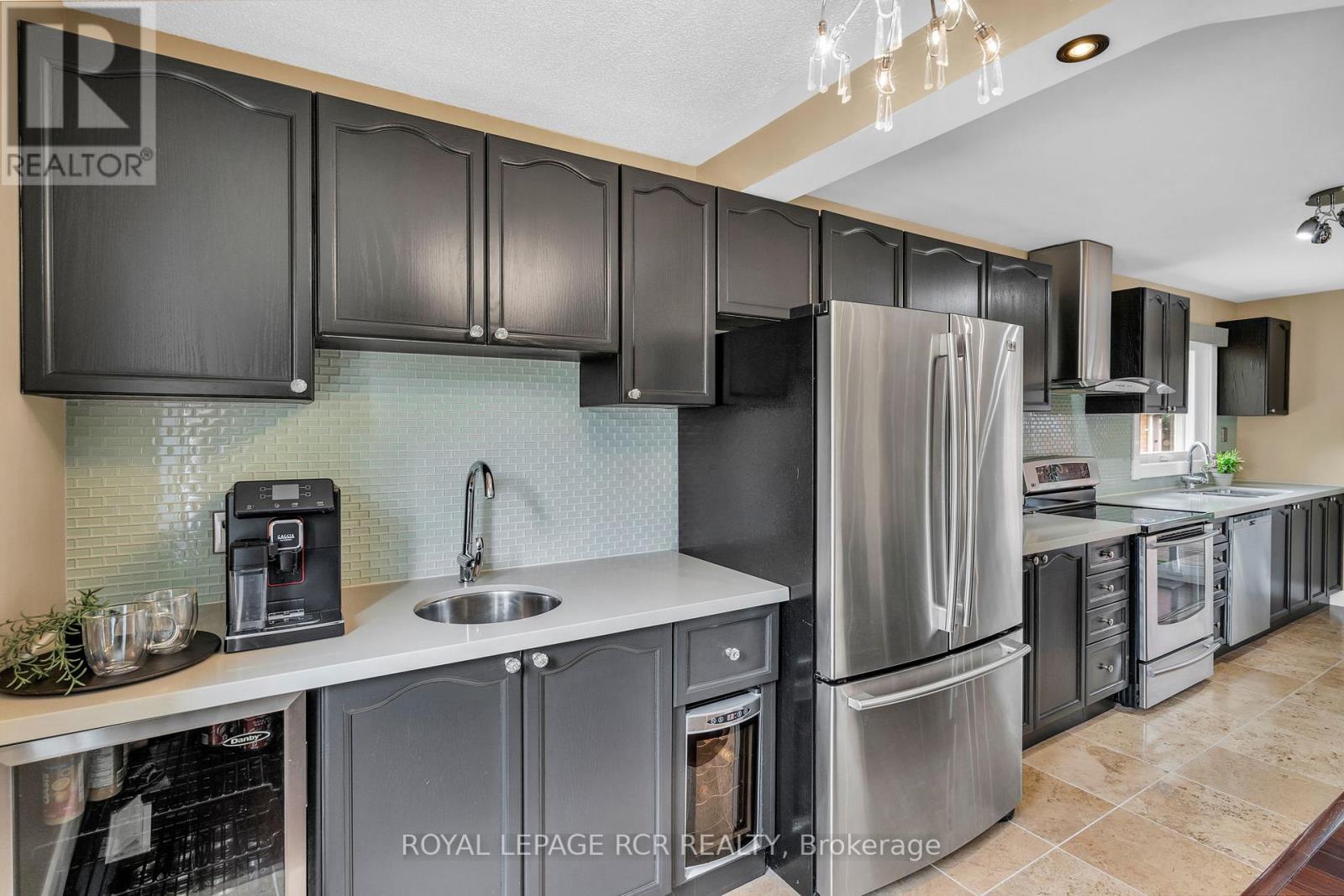 6 Compton Crescent, Bradford West Gwillimbury (Bradford), Ontario  L3Z 2X5 - Photo 17 - N12212093