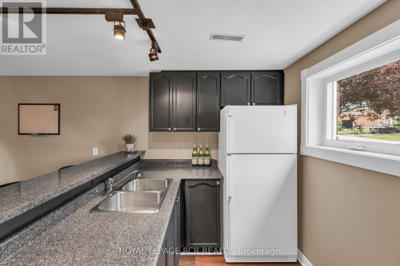 6 Compton Crescent, Bradford West Gwillimbury (Bradford), Ontario  L3Z 2X5 - Photo 35 - N12212093