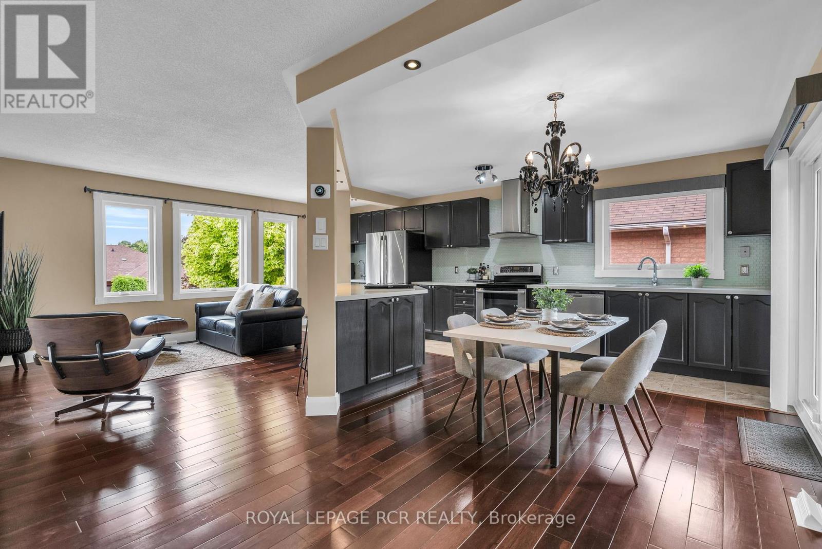 6 Compton Crescent, Bradford West Gwillimbury (Bradford), Ontario  L3Z 2X5 - Photo 9 - N12212093