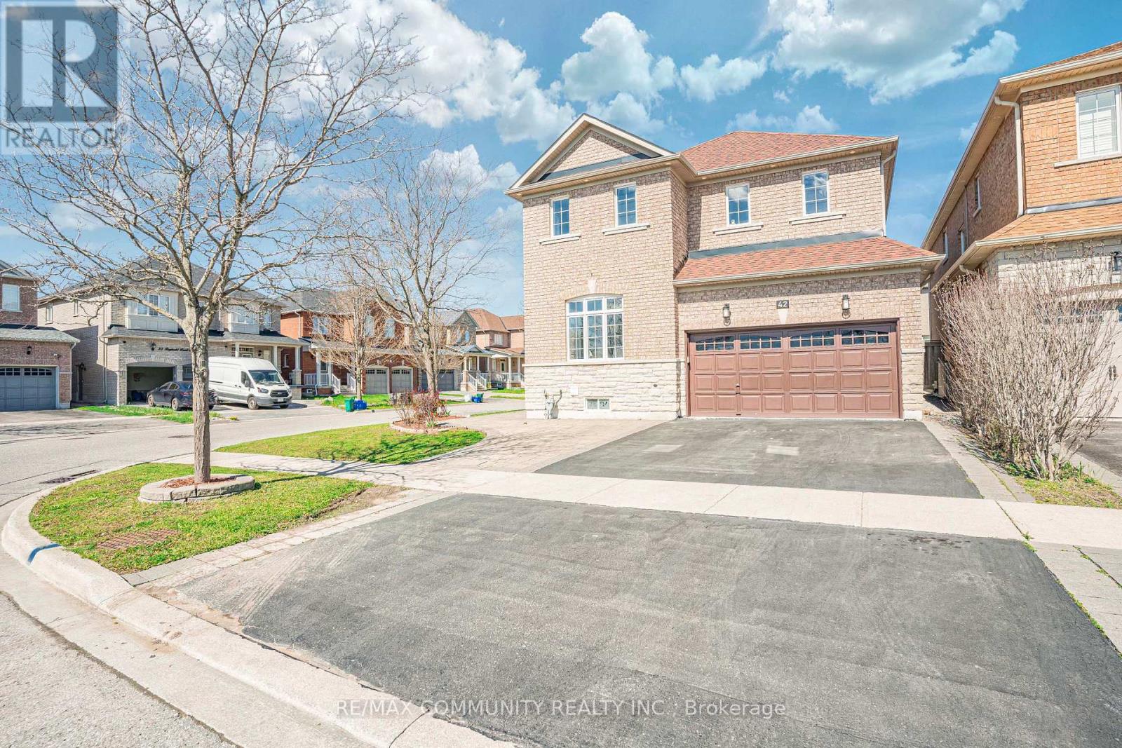 Property at 42 REGINALD LAMB CRESCENT image 2