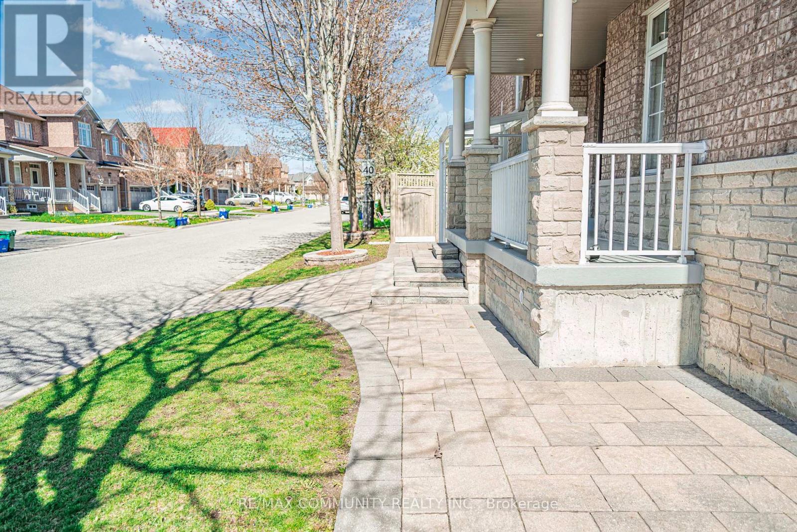 Property at 42 REGINALD LAMB CRESCENT image 3