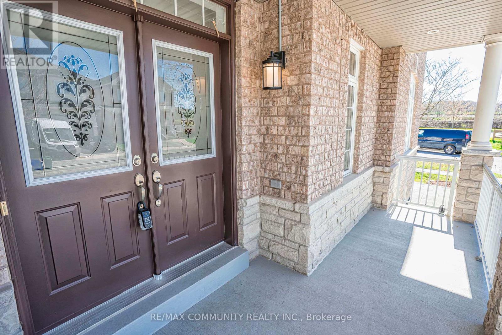 Property at 42 REGINALD LAMB CRESCENT image 4