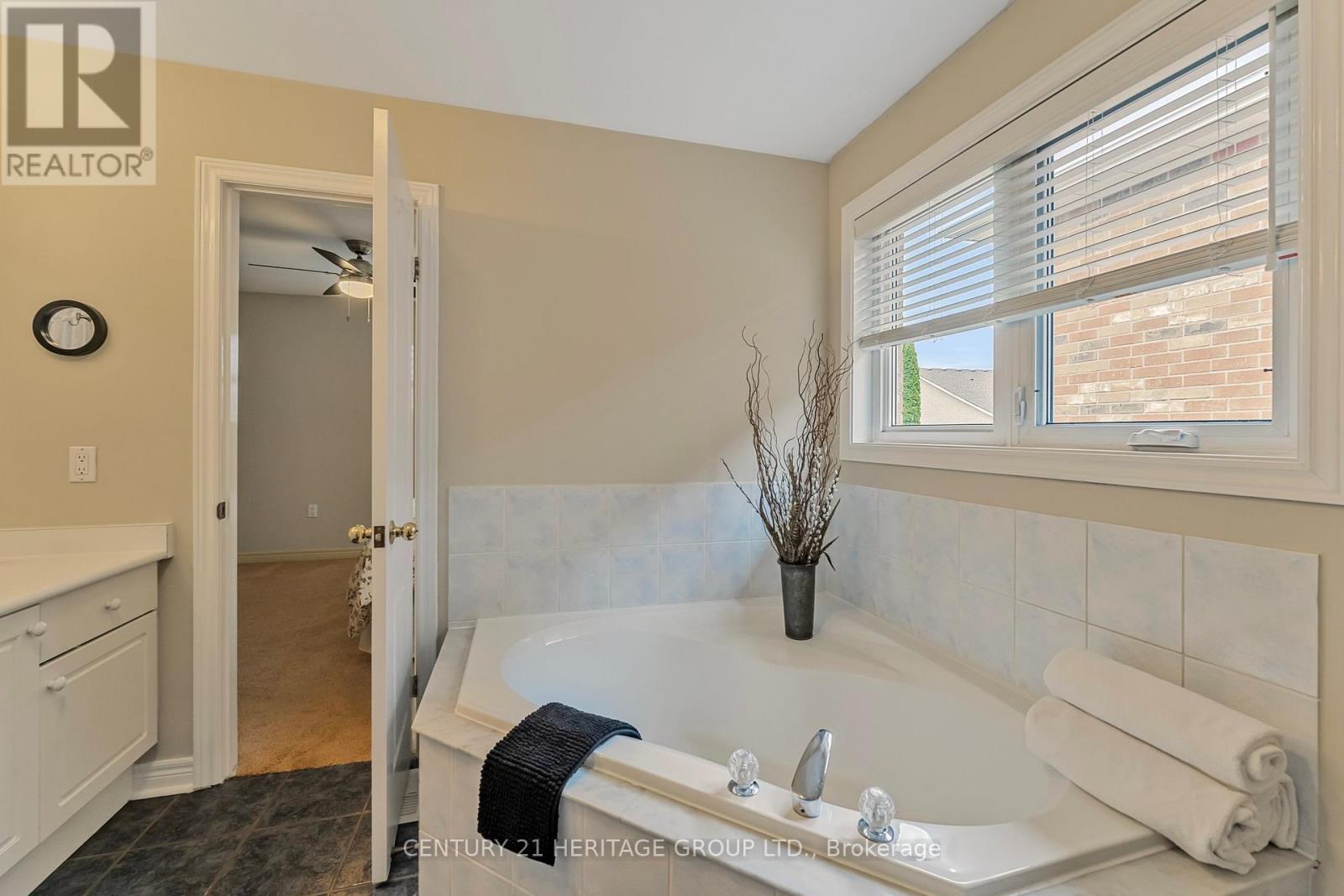 29 Prince Drive, Bradford West Gwillimbury (Bradford), Ontario  L3Z 3B7 - Photo 25 - N12212182