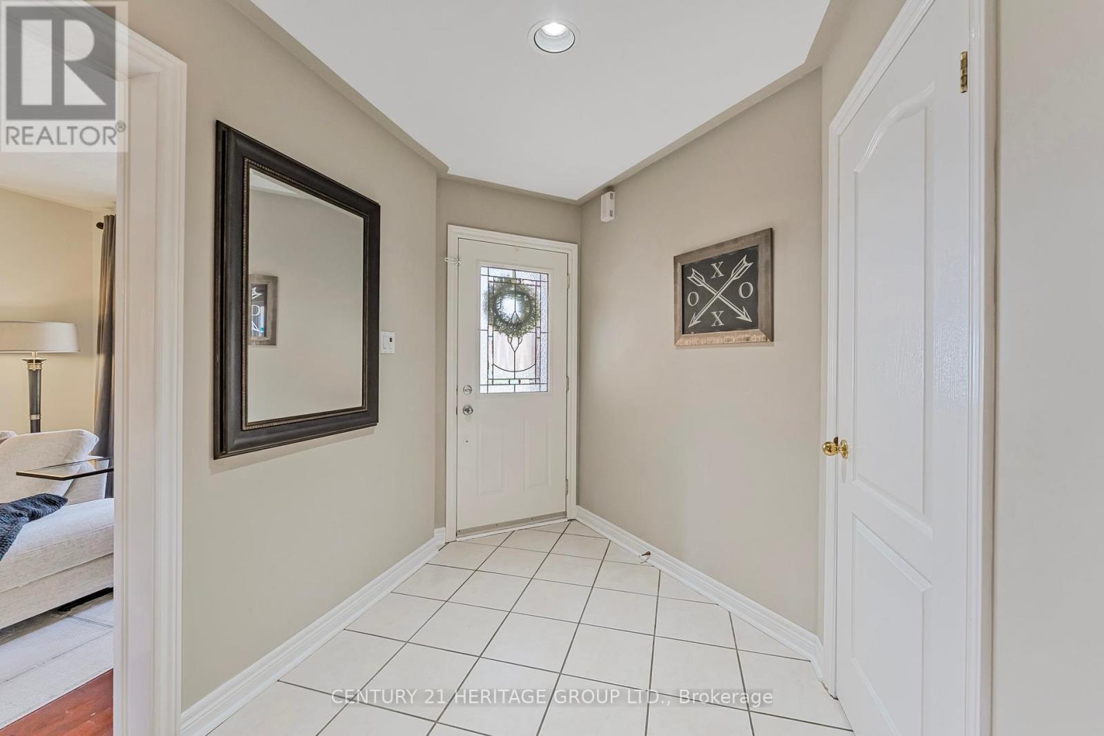 29 Prince Drive, Bradford West Gwillimbury (Bradford), Ontario  L3Z 3B7 - Photo 4 - N12212182