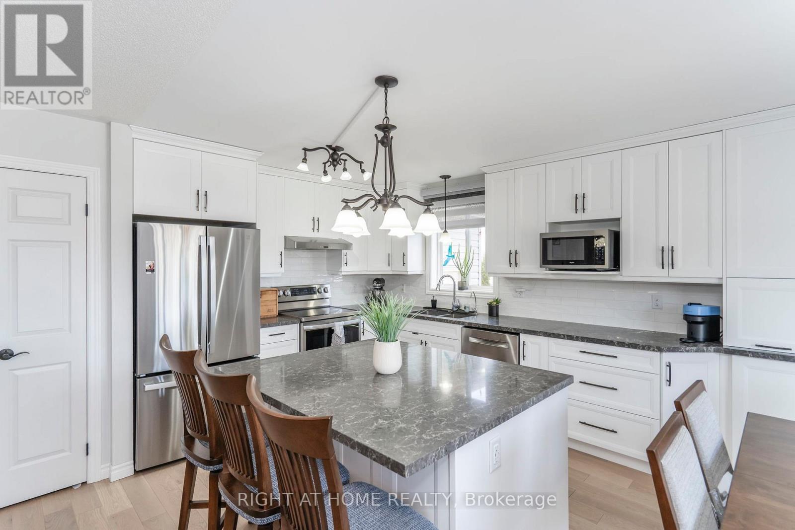 16 O'neill Circle, Springwater (Phelpston), Ontario  L2L 2K0 - Photo 11 - S12212063