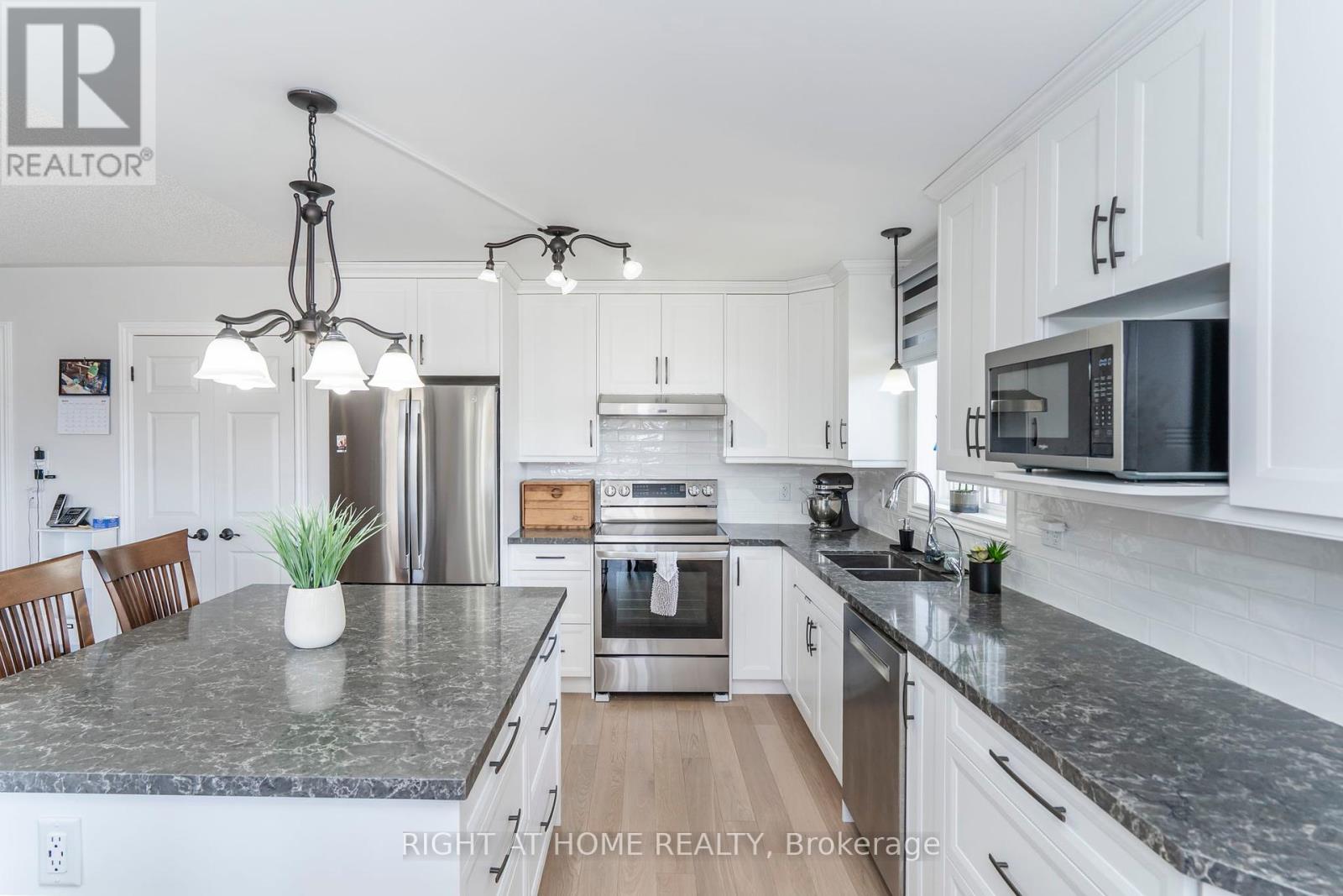 16 O'neill Circle, Springwater (Phelpston), Ontario  L2L 2K0 - Photo 12 - S12212063