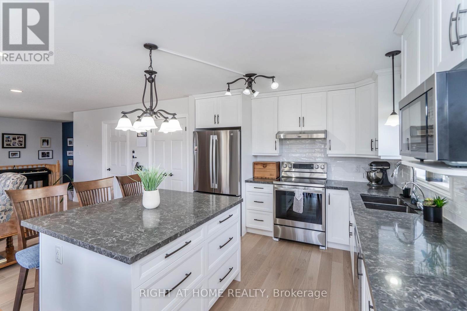 16 O'neill Circle, Springwater (Phelpston), Ontario  L2L 2K0 - Photo 13 - S12212063