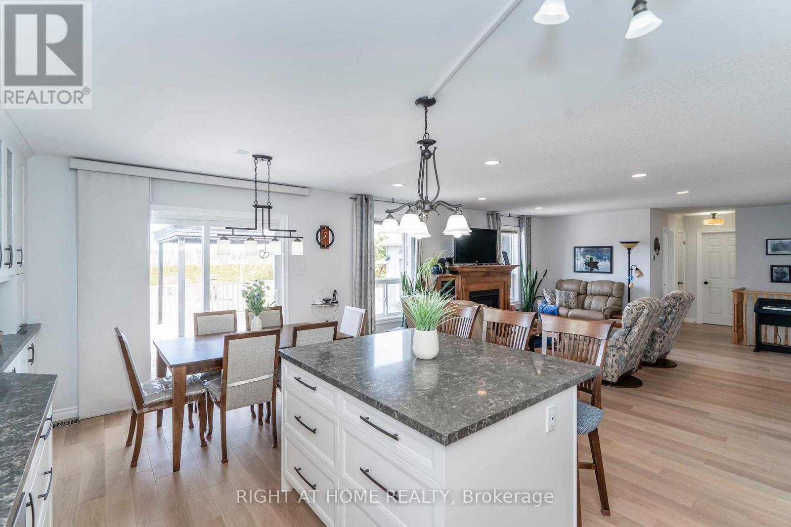 16 O'neill Circle, Springwater (Phelpston), Ontario  L2L 2K0 - Photo 15 - S12212063