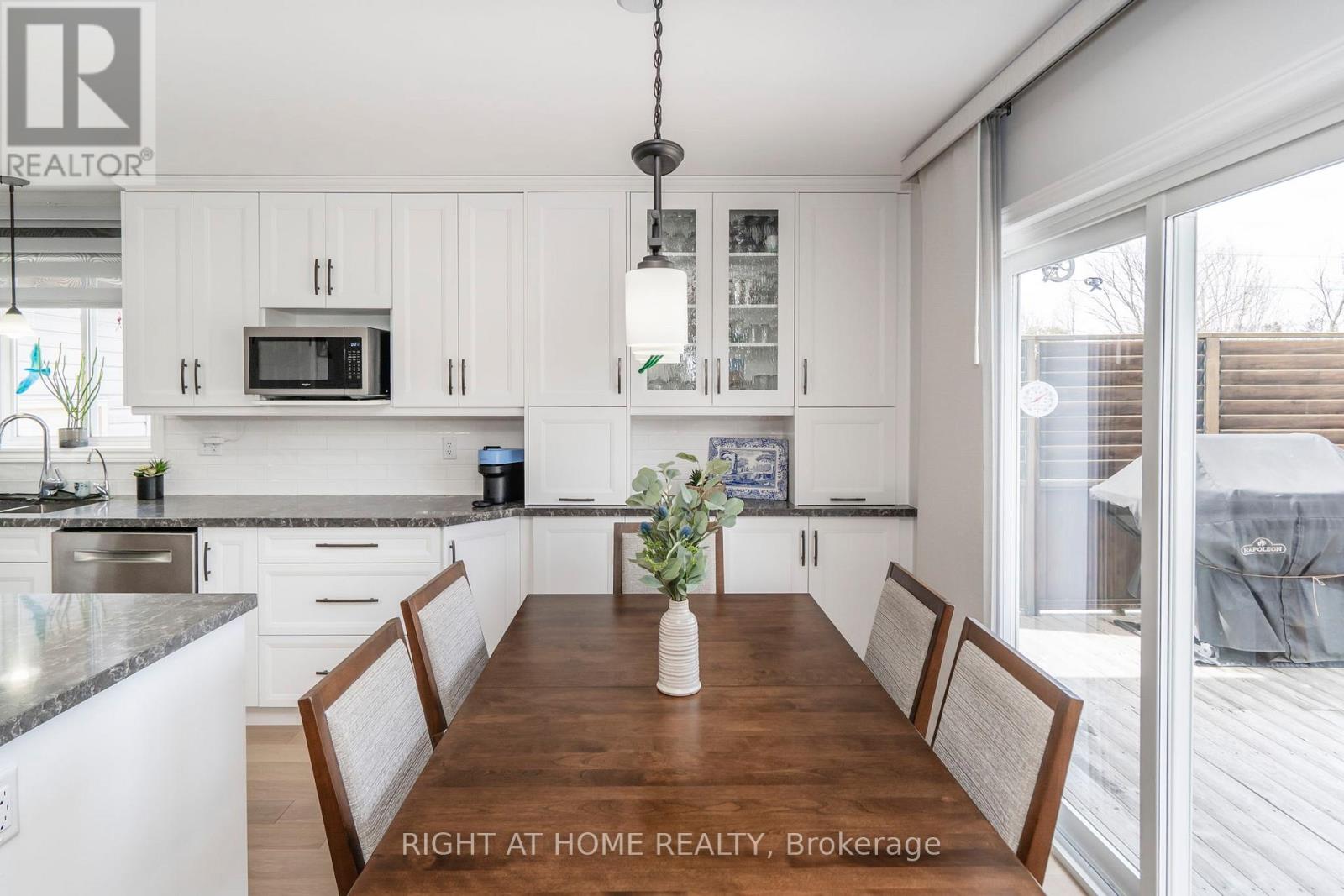 16 O'neill Circle, Springwater (Phelpston), Ontario  L2L 2K0 - Photo 7 - S12212063