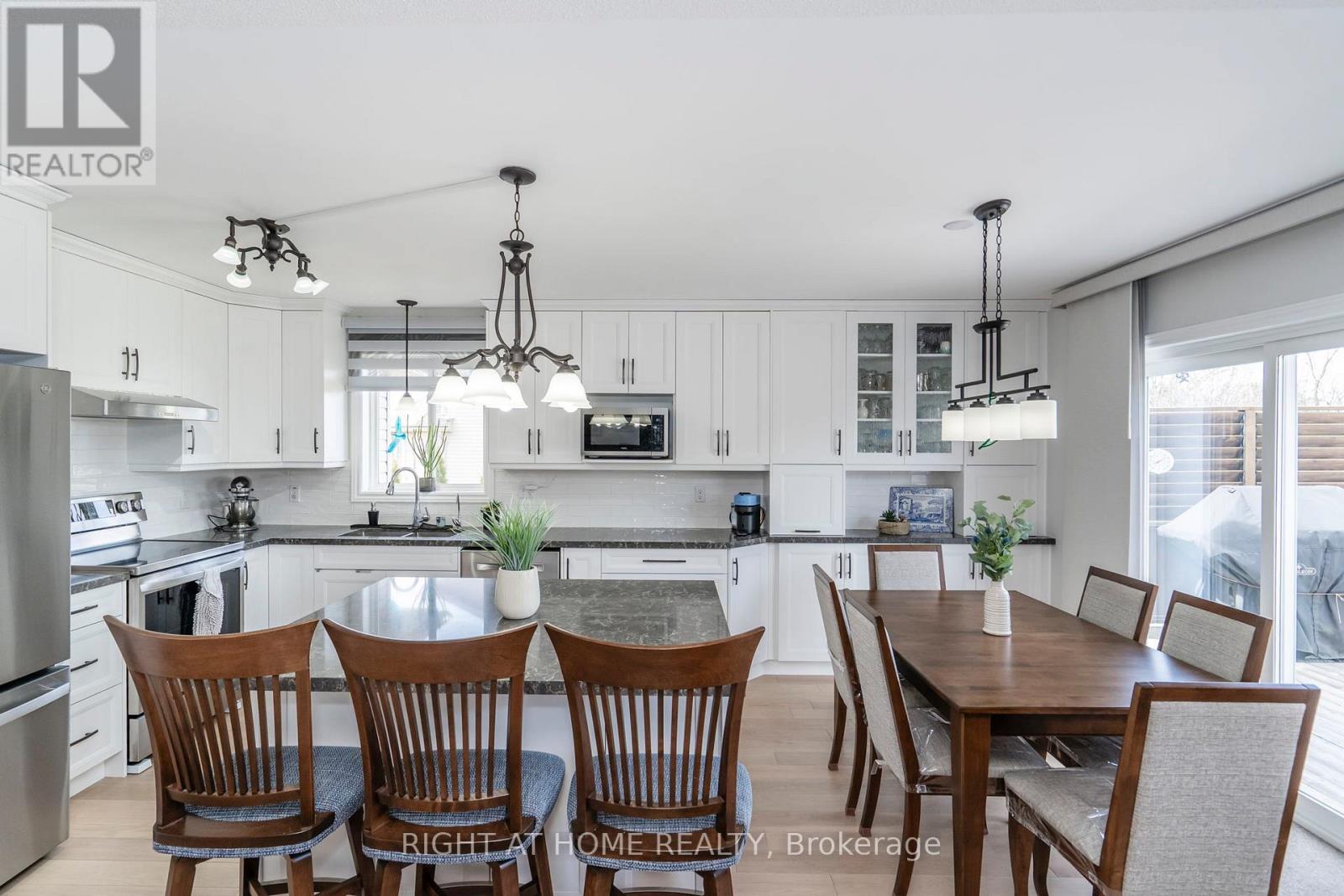 16 O'neill Circle, Springwater (Phelpston), Ontario  L2L 2K0 - Photo 9 - S12212063