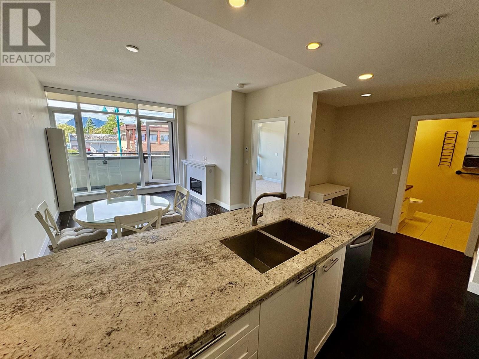 212 5665 Teredo Street, Sechelt, British Columbia  V7Z 0J2 - Photo 3 - R3014142
