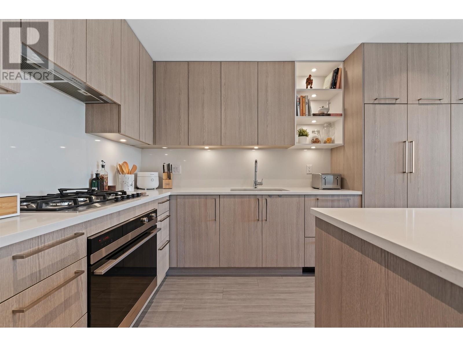 305 747 E 3rd Street, North Vancouver, British Columbia  V7L 1G8 - Photo 4 - R3014157