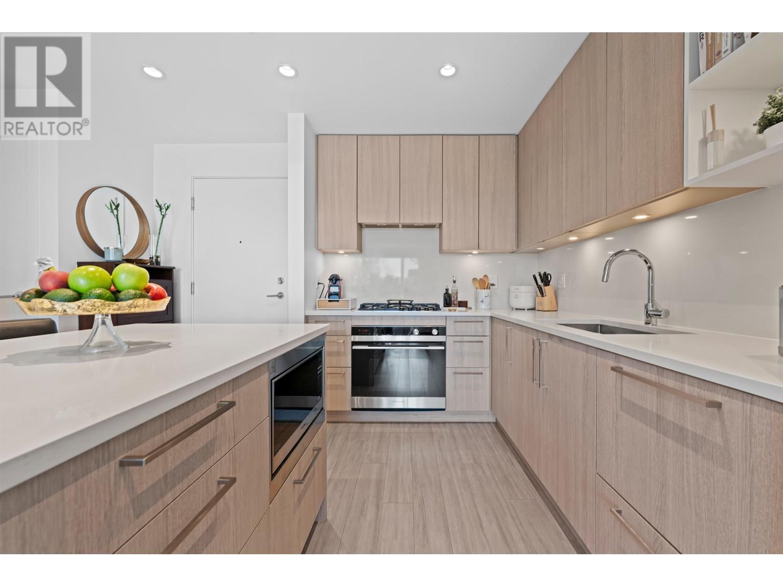 305 747 E 3rd Street, North Vancouver, British Columbia  V7L 1G8 - Photo 5 - R3014157