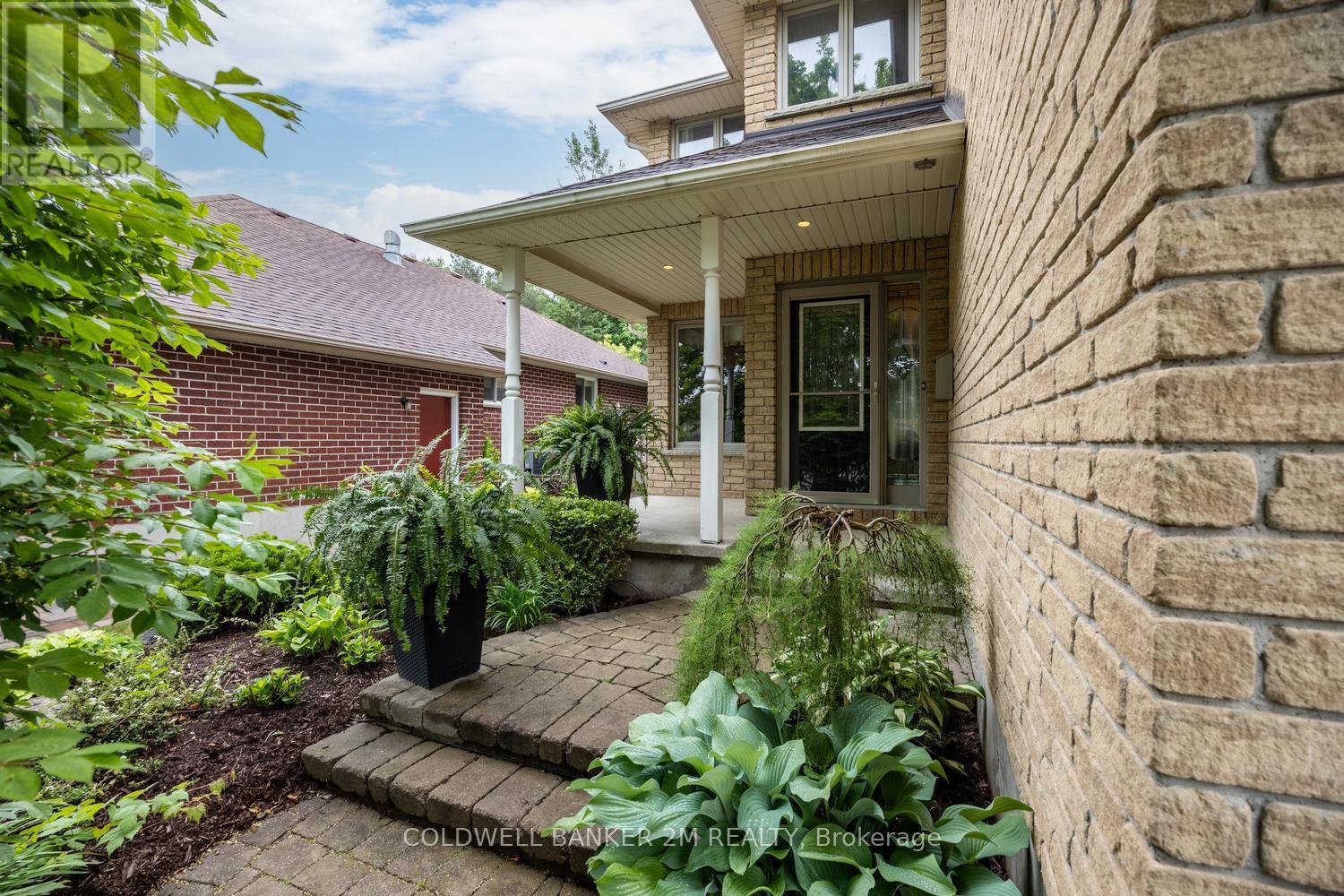 348 Ryerson Crescent, Oshawa, Ontario  L1G 8B6 - Photo 3 - E12212220