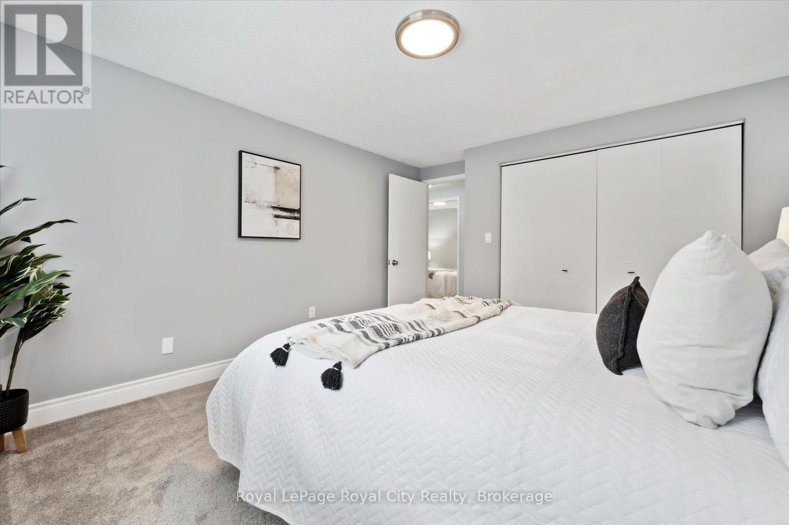 407 Otterbein Road, Kitchener, Ontario  N2B 3V8 - Photo 23 - X12212292