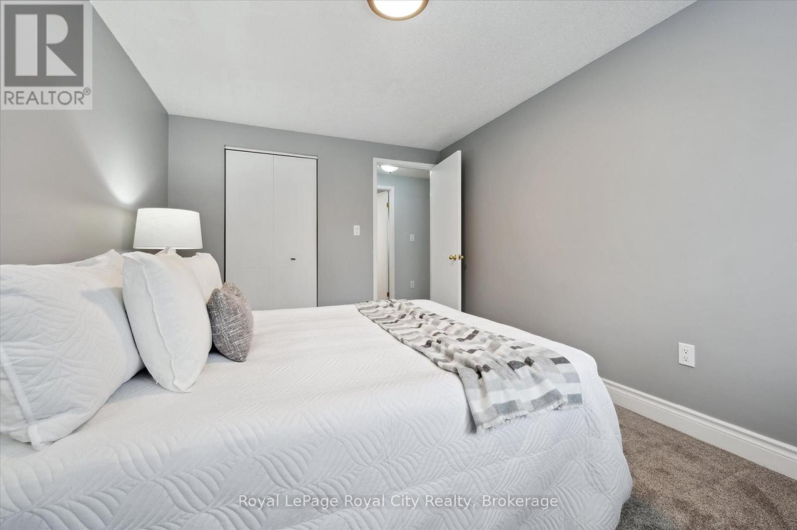 407 Otterbein Road, Kitchener, Ontario  N2B 3V8 - Photo 27 - X12212292