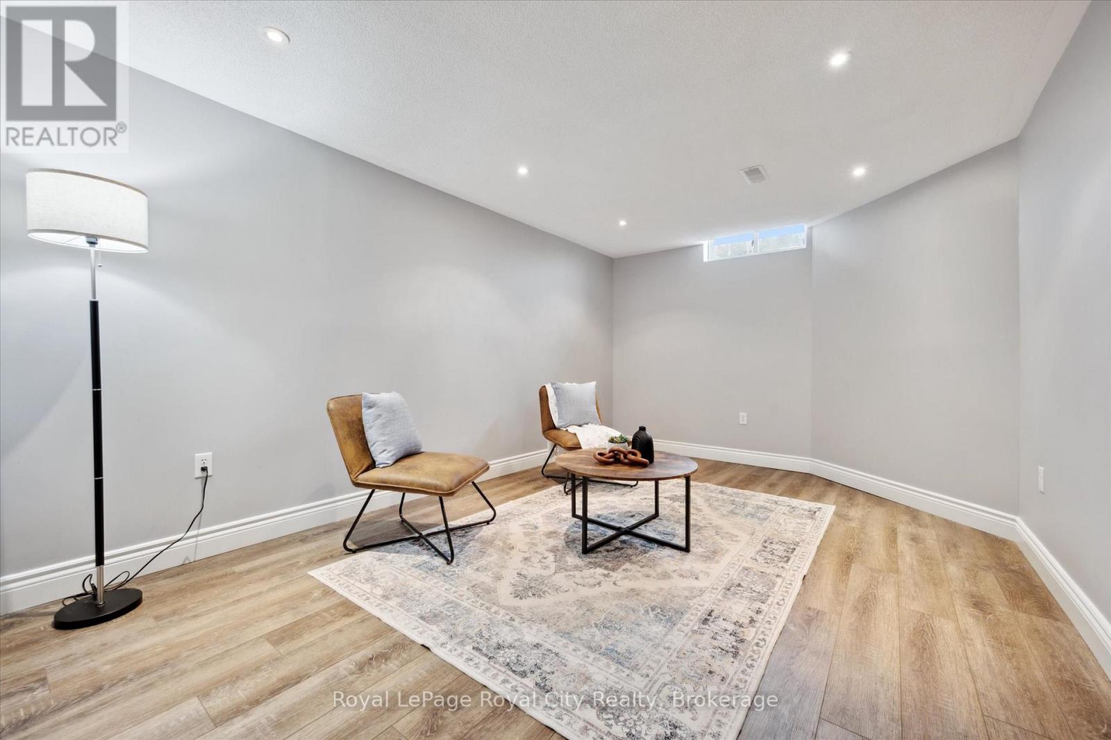 407 Otterbein Road, Kitchener, Ontario  N2B 3V8 - Photo 30 - X12212292