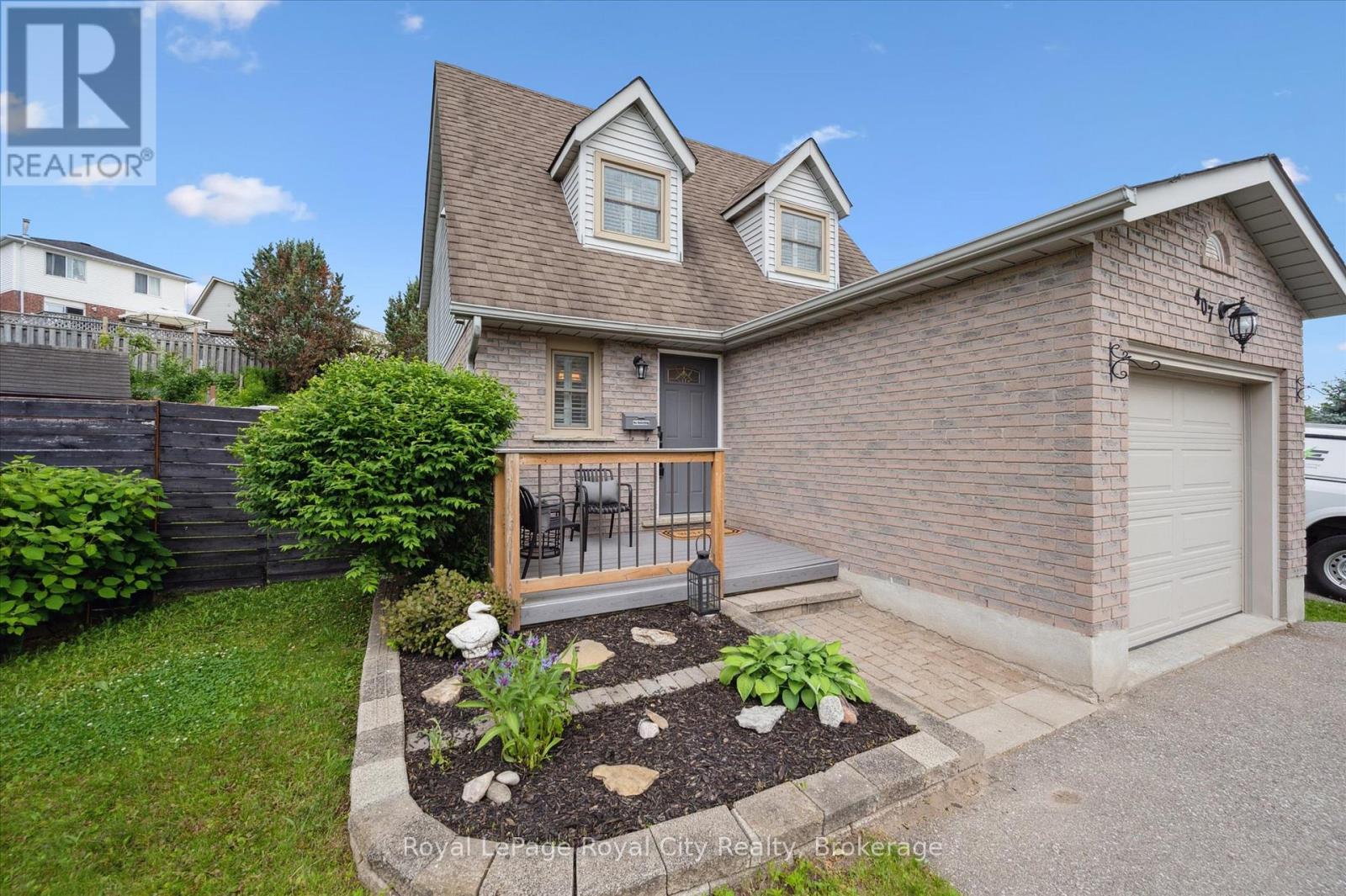 407 Otterbein Road, Kitchener, Ontario  N2B 3V8 - Photo 5 - X12212292